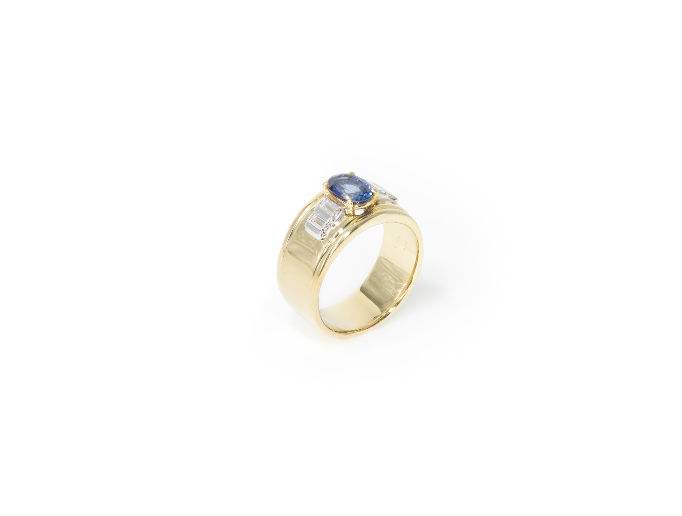 Anello in oro con zaffiro
