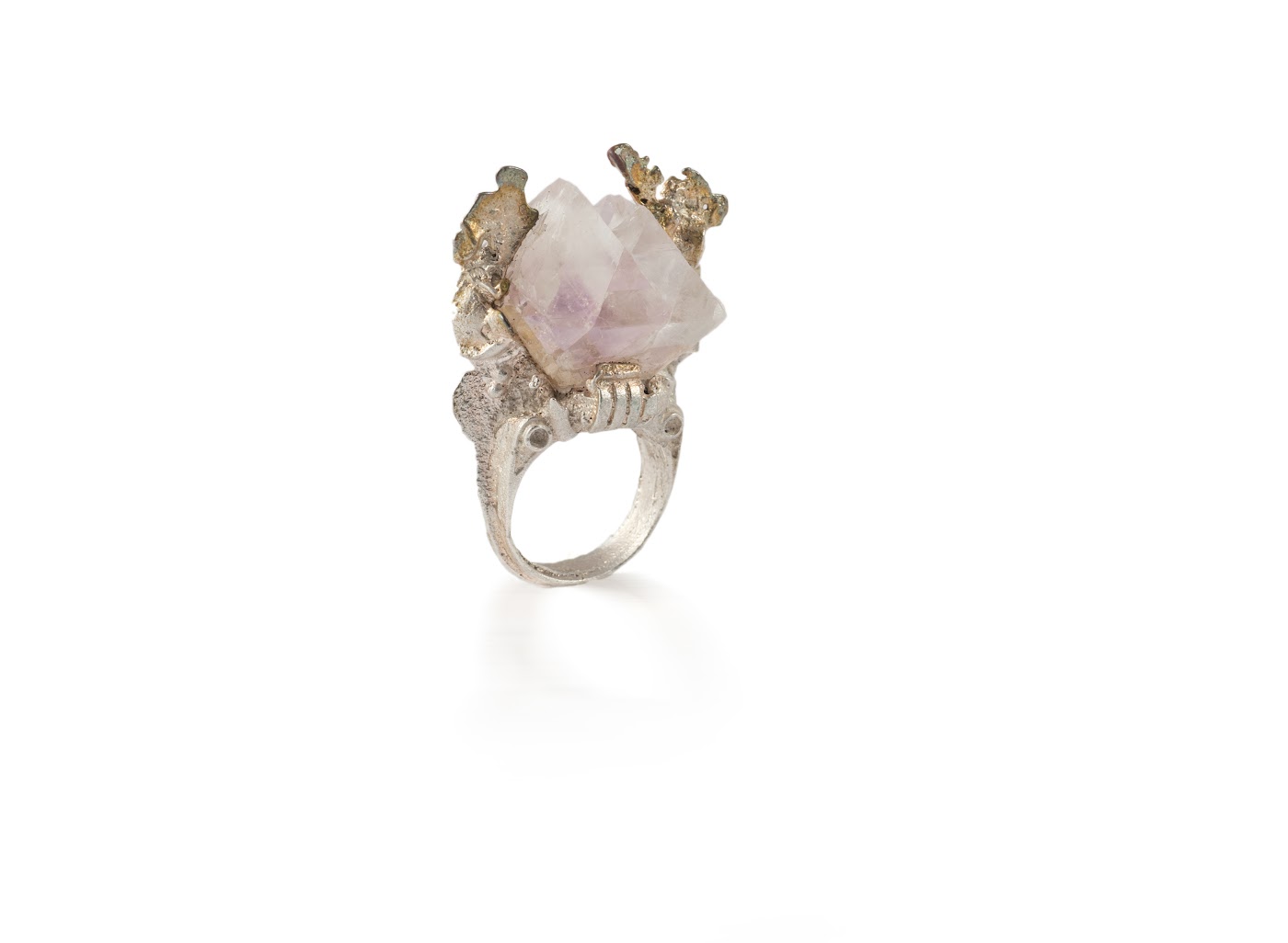 Anello con pietra grezza