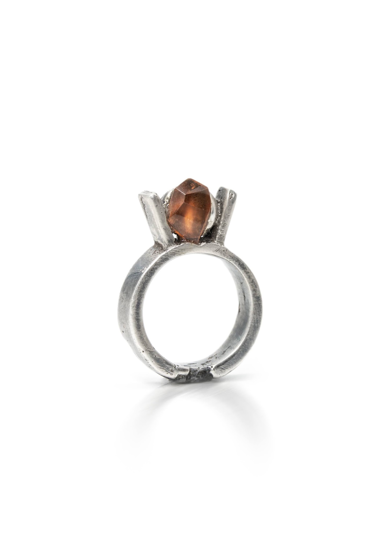Anello con quarzo fumé grezzo
